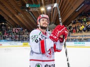 Tomas Kundratek - hier am Spengler Cup im Dress von Ocelari Trinec - verstärkt den HC Davos (Bild: KEYSTONE/SPENGLER CUP/MELANIE DUCHENE)