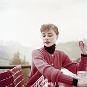 Mal elegant, mal sexy, mal förmlich: Der Rollkragenpullover steht Stilikone Audrey Hepburn, Sexsymbol Marylin Monroe sowie Dirigent Herbert von Karajan gut. (Bild: Bilder: Getty)