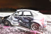Der Unfall forderte zwei Verletzte. (Bild: Luzerner Polizei)