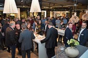 Gespräche bei Speis und Trank: Neujahrsapéro von Pro Wirtschaft Nidwalden/Engelberg. (Bild: Martin Uebelhart (Stans, 9. Januar 2019))
