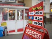 Swisslos und die Loterie Romande haben im letzten Jahr 31 neue Lottomillionäre produziert. Viermal lachte das Millionenglück 2018 einem Schweizer Tipper bei EuroMillions, einmal bei der Pferdewette von PMU. (Bild: KEYSTONE/GIAN EHRENZELLER)