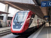 Der neue Fernverkehr-Doppelstockzug der SBB «FV-Dosto» bleibt auch nach dem ersten Betriebsmonat das grosse Sorgenkind der SBB. (Bild: KEYSTONE/ENNIO LEANZA)