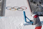 Austragungsorte für die Olympischen Spiele zu finden, wie hier im vergangenen Jahr in Pyeongchang, wird immer schwieriger. (Bild: Filip Singer/EPA (Pyeongchang, 21. Februar 2018))