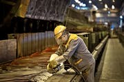 Einblick in die Produktion der Swiss Steel AG in Emmenbrücke. (Bild: Pius Amrein (6. Februar 2015))