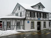 Das unter Denkmalschutz stehende Bahnhofgebäude von Heiden erstrahlt in neuem Glanz. (Bild: Peter Eggenberger)