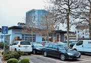Der heutige Parkplatz auf dem Marktplatzareal soll verschwinden. (Bild: Markus von Rotz (Sarnen, 8. November 2017))