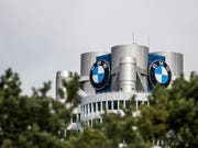 Der Münchner Autobauer BMW hat 2018 den Autoabsatz gesteigert, bleibt aber mit seiner Kernmarke weiter hinter dem Erzrivalen Daimler zurück. (Bild: KEYSTONE/EPA/CHRISTIAN BRUNA)