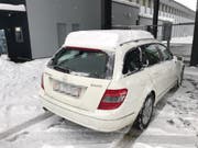 Schneehöhe auf dem Autodach: 18 Zentimeter. (Bild: Stadtpolizei St.Gallen - 10. Januar 2019)