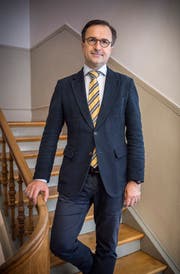 Freut sich nach wie vor jeden Tag, arbeiten zu gehen: David H. Bon im Gemeindehaus. Bild: Andrea Stalder