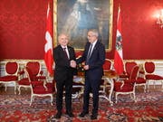 Ueli Maurer (links) und Alexander Van der Bellen am Freitag in Wien. (Bild: KEYSTONE/EPA/FLORIAN WIESER)