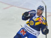 Der NHL-Spieler Rick Nash jubelte in seiner langen Karriere auch für den HC Davos - nun tritt der Kanadier nach einer Gehirnerschütterung zurück (Bild: KEYSTONE/JUERGEN STAIGER)