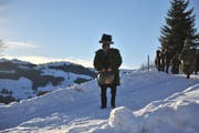 Wie im Jahr 2013 werden die Silvesterchläuse heuer am Alten Silvester durch den Schnee stapfen müssen. (Bild: APZ)