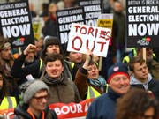 Tausende Demonstranten fordern in London Neuwahlen. (Bild: KEYSTONE/EPA/VICKIE FLORES)