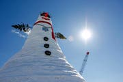 Gut 37 Meter hoch ist die grösste Schneefrau. (Bild: Getty, Bethel/Maine 2008)