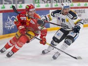 Biels Will Petschenig (links) gegen Ambris Fabio Hofer (Bild: KEYSTONE/ANTHONY ANEX)