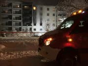 In Chur brannte in der Nacht von Samstag auf Sonntag ein Mehrfamilienhaus. (Bild: Kantonspolizei Graubünden)