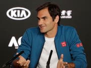 Gut gelaunt und bereit für den Start des Australian Open: Roger Federer in Melbourne (Bild: KEYSTONE/EPA/MAST IRHAM)