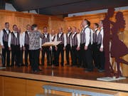 Der Männerchor Mühlrüti unter der Leitung von Rita Klaus zeigte viel Leidenschaft. (Bild: Franz Steiner)