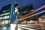 Weil es spät hell und früh dunkel wird, brauchen wir im Winter draussen künstliche Beleuchtung. Die Milchstrasse ist dann nicht mehr sichtbar. (Bild: Felix Kästler/DPA/Keystone)
