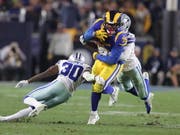 Bei den Los Angeles Rams ragte Runningback C.J. Anderson (im gelb-blauen Dress) mit zwei Touchdowns heraus (Bild: KEYSTONE/EPA/MIKE NELSON)