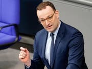 Möchte die deutschen Ärzte aus der Schweiz zurück: Deutschlands Gesundheitsminister Jens Spahn. (Bild: KEYSTONE/EPA/ALEXANDER BECHER)