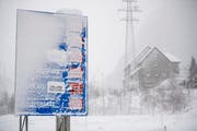 Die Strasse zwischen Göschenen und Andermatt, hier vor dem Teufelsstein, ist wegen einer Lawinengefahr bis auf weiteres geschlossen. (Bild: Urs Flüeler/Keystone, 14. Januar 2019)