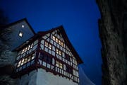 Beliebt bei Gross und Klein: Das Museum Burg Zug lockt das ganze Jahr über mit Anlässen unterschiedlicher Art. (Bild: Stefan Kaiser, 23. Dezember 2018)