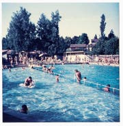 Bis zur Hallenbad-Eröffnung 1973: die Frauenfelder Männerbadi auf der hinteren Badiwiese. (Bild: Fotogruppe Quartierverein Ergaten-Talbach)