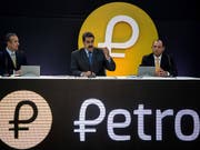 Der venezolanische Präsident Nicolás Maduro (Mitte) versucht, die wirtschaftliche Misere seines Landes mit einer neuen Crypto-Währung in den Griff zu bekommen. (Bild: KEYSTONE/EPA EFE/MIGUEL GUTIERREZ)