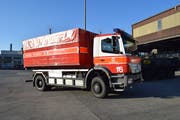 Mit Lastwagen werden die Wechsel-Ladebehälter (Welab) an den jeweiligen Einsatzort transportiert. (Bild: PD)