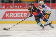 Tristan Scherwey (links) ist für vier Spiele gesperrt. (Bild: Marc Schumacher/freshfocus)