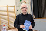 Der Landschlachter Professor und Buchautor Gerd Ganteför stelle am Neujahrsapéro sein neues Buch «Das Gesetz der Herde» vor. (Bild: Hana Mauder Wick)