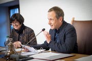 Gallus Hufenus (SP) übernahm Anfang 2018 das Präsidium des St.Galler Stadtparlaments. Vizepräsidentin wurde neu Barbara Frei (FDP). Morgen Dienstag, ab 16 Uhr, steht der nächste Stabwechsel im Parlamentspräsidium auf dem Programm. (Bild: Ralph Ribi)