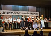 Die Trachtengruppe Tannzapfenland zeigt eine Choreographie.