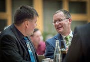 Bürgerpräsident Adrian Heer unterhält sich mit Regierungsrat und Ehrengast Walter Schönholzer. (Bild: Andrea Stalder)