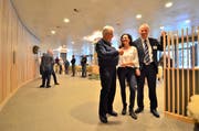 Unter Genossenschaftspräsident Hansjörg Binder ist das Projekt gestartet worden, sein Nachfolger Gallus Hasler hat es zu Ende gebracht. Heimleiterin Marlene Schadegg freut’s. (Bild: Max Eichenberger)