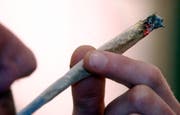 Ein Joint. (Bild: Edi Engeler/KEY)