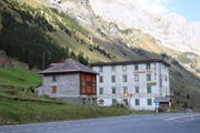 Das Hotel Wilhelm Tell auf dem Urnerboden steht seit vielen Jahren leer. Es soll nun saniert und erweitert werden. (Bild: Bruno Arnold, Urnerboden, 10. Oktober 2018)