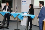 Hansjörg Brunner, Martina Pfiffner Müller (Moderatorin) und Simon Vogel beim Streitgespräch. (Bild: Christof Lampart)