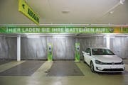 Elektroautos sind hierzulande noch nicht weit verbreitet. (Bild: Urs Bucher)