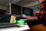 Beim Steueramt führt der automatische Informationsaustausch zu Mehrarbeit. (Bild: Key/Christian Beutler)