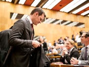 Maudet zu Beginn der Versammlung: Hat er noch Rückhalt in der Basis? (Bild: KEYSTONE/VALENTIN FLAURAUD)