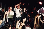 Jael Fischer (links) und Samuel Gossweiler (Mitte) überzeugten am Kantibandfestival mit ihrem Gesang. Beide stammen aus dem Toggenburg. (Bild: Corinne Bischof)