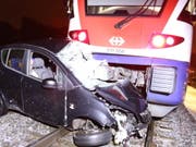 Der Autolenker konnte sich vor der Kollision in Sicherheit bringen. (Bild: Kantonspolizei Zürich)