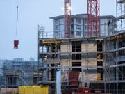 Immobilienpreise haben im vierten Quartal wieder leicht angezogen. (Bild: KEYSTONE/GAETAN BALLY)
