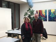 Kirchenpflegerin Marianne Pfändler und Kirchenpräsident Thomas Leuch im Atrium des Kirchgemeindehauses. Der Mittelpunkt des Gebäudes soll nach dem Umbau offener wirken. (Bild: Urs Brüschweiler)