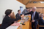 Glückwünsche vom Stadtpräsidenten: Thomas Scheitlin gratuliert Barbara Frei zur Wahl als Parlamentspräsidentin und höchster Stadtsanktgallerin 2019. (Bild: Urs Bucher - 15. Januar 2019)