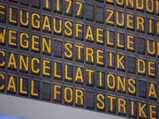 An mehreren deutschen Flughäfen haben in der Nacht zum Dienstag erneut Warnstreiks des Sicherheitspersonals begonnen - daher kommt es zu erheblichen Störungen im Flugverkehr. (Bild: KEYSTONE/dpa/MARIJAN MURAT)