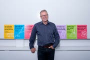Das BIZ Berufsinformationszentrum Zug macht eine neue Kampagne mit Plakaten. Nun startet die zweite Plakatwelle mit neuen Motiven. Der Leiter des Amtes für Berufsberatung, Urs Brütsch, möchte Personen ermutigen, die guten Vorsätze zu ihrer beruflichen Zukunft anzupacken. (Bild: Maria Schmid (Zug, 18. Oktober 2018 ))