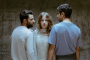 «Ich möchte mit Georg und Manuel alt werden»: Anna Rossinelli mit Manuel Meisel (links) und Georg Dillier. (Bild: Jen Ries)